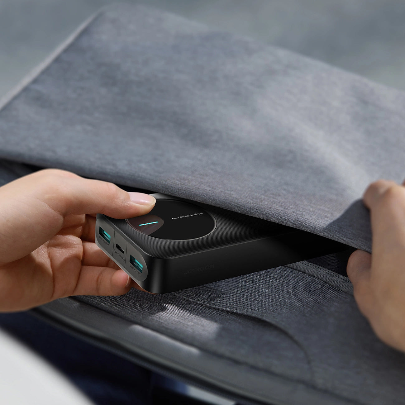 Externá batéria Joyroom JR-PBF14, 20000mAh, 12W, 1 x USB-C - 2 x USB-A, Čierna