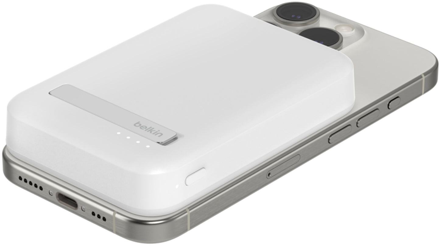 Bezdrôtová externá batéria Belkin BoostCharge Pro s opierkou, 8000mAh, 15W, FQI, 1 x QI - 1 x USB-C, biela BPD007btWH