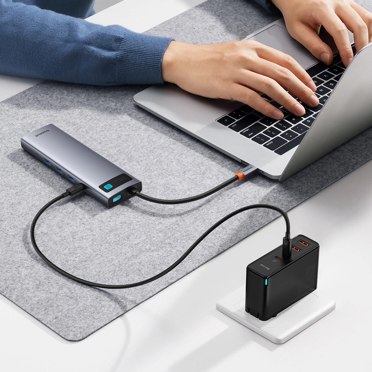 Hub USB-C Baseus Metal Gleam, 3 x USB-A 3.0 - 1 x USB-A - 1 x USB-C - 1 x HDMI - 1 x VGA - 1 x Jack 3.5mm - 1 x RJ45 - 1 x SD - 1 x microSD, Sivý