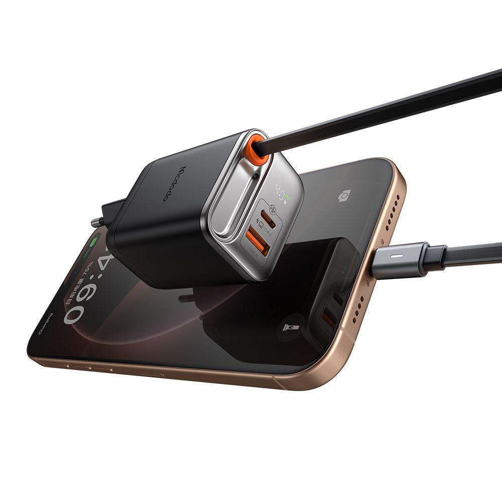 Sieťová nabíjačka s káblom USB-C McDodo CH-4281 FreeGo Display, 40W, 3A, 1 x USB-A - 1 x USB-C, čierna