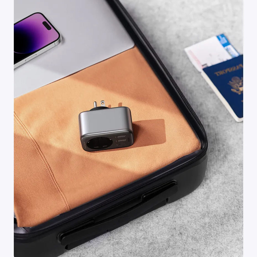 Sieťová nabíjačka UGREEN 15289 US, 30W, 3A, 2 x USB-A - 1 x USB-C - 1 x Schuko, Čierna