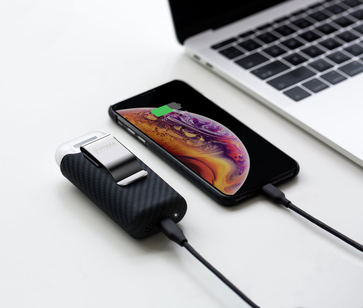 Pitaka Air Pal Premium Bezdrôtová externá batéria pre Apple Airpods Gen 1 / Gen 2, 1200 mAh, 5 W, čierna AP1001 AP1001