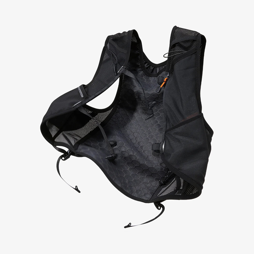 Bežecká vesta Spigen Dynamic Shield A721, veľkosť L - XL, čierna AMP10225