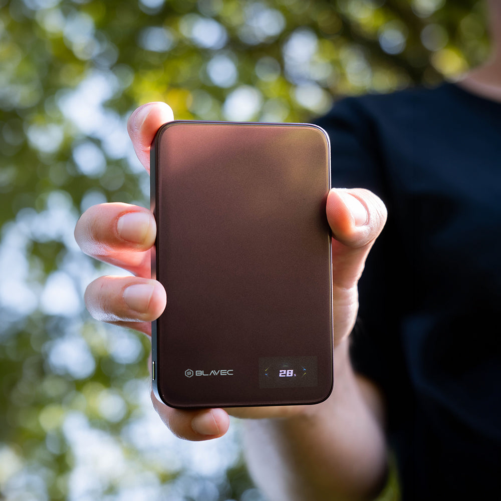 Bezdrôtová externá batéria Blavec BJ-04 Slim, 10000 mAh, 22,5 W, PD + FQI, 1 × QI – 1 × USB-C, fialová