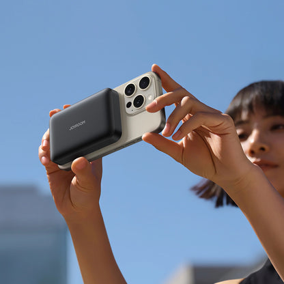 Externá bezdrôtová batéria Joyroom JR-W020, 10000mAh, 20W, QC + PD + FQI, 1 x QI - 1 x USB-A - 1 x USB-C, Čierna