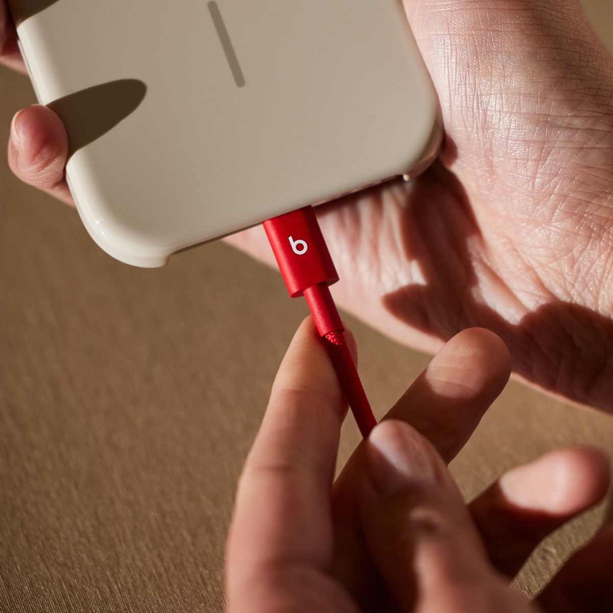 Dátový a nabíjací kábel USB-C - USB-C Beats, 1,5 m, červený MDGF4ZM/A