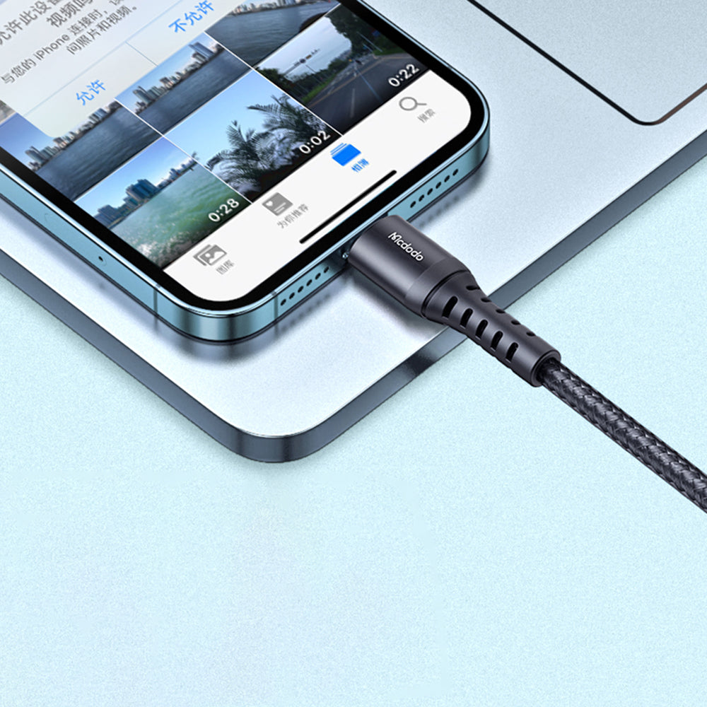 Dátový a nabíjací kábel USB-A - Lightning McDodo CA-2261, 18W, 1m, čierny