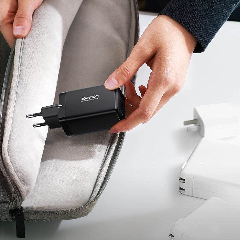 Sieťová nabíjačka s káblom USB-C Joyroom TCG01, 65W, 3.25A, 1 x USB-A - 2 x USB-C, Čierna