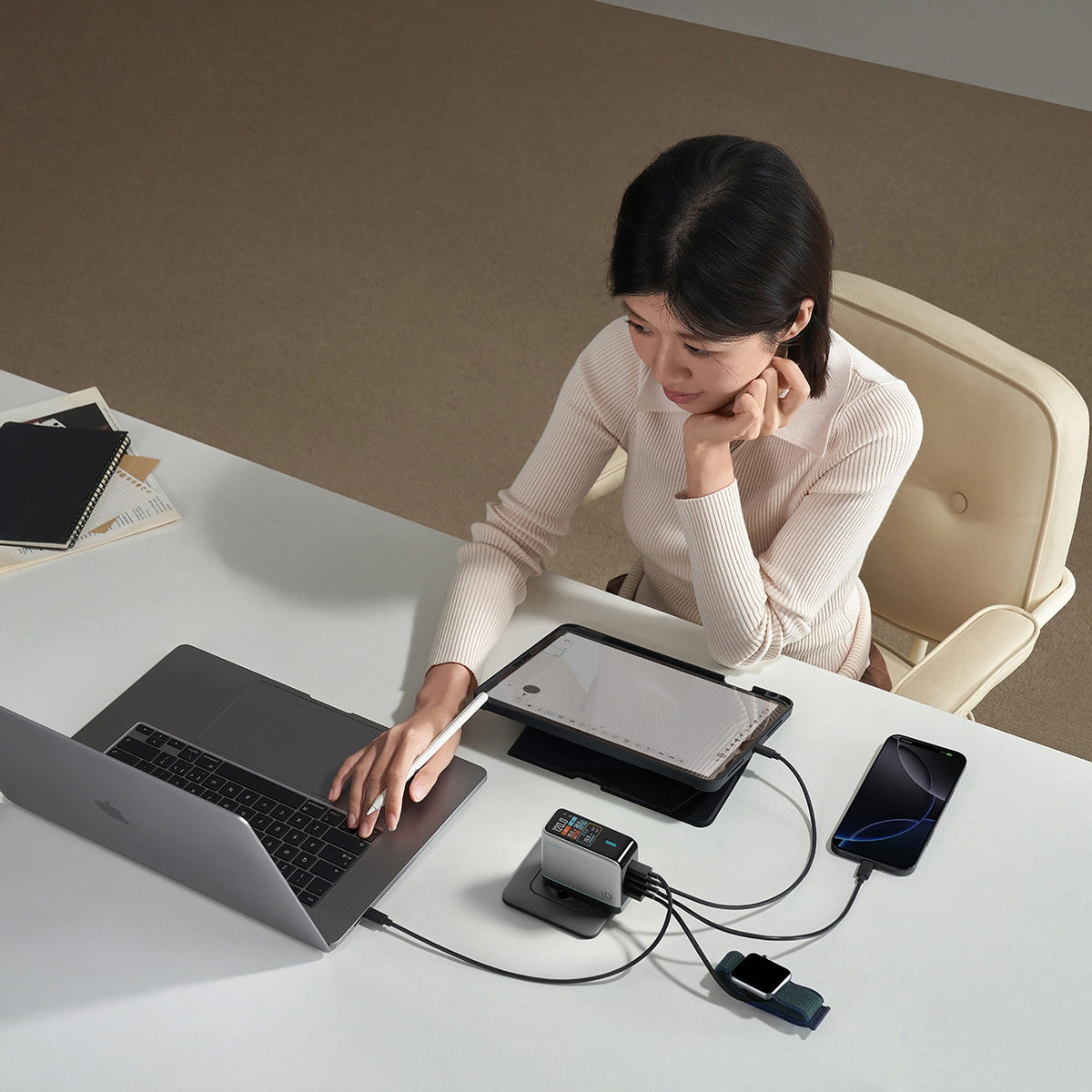 Sieťová nabíjačka s USB-C káblom Cuktech AD1204U Display, 120W, 6A, 1 x USB-A - 2 x USB-C, Strieborná
