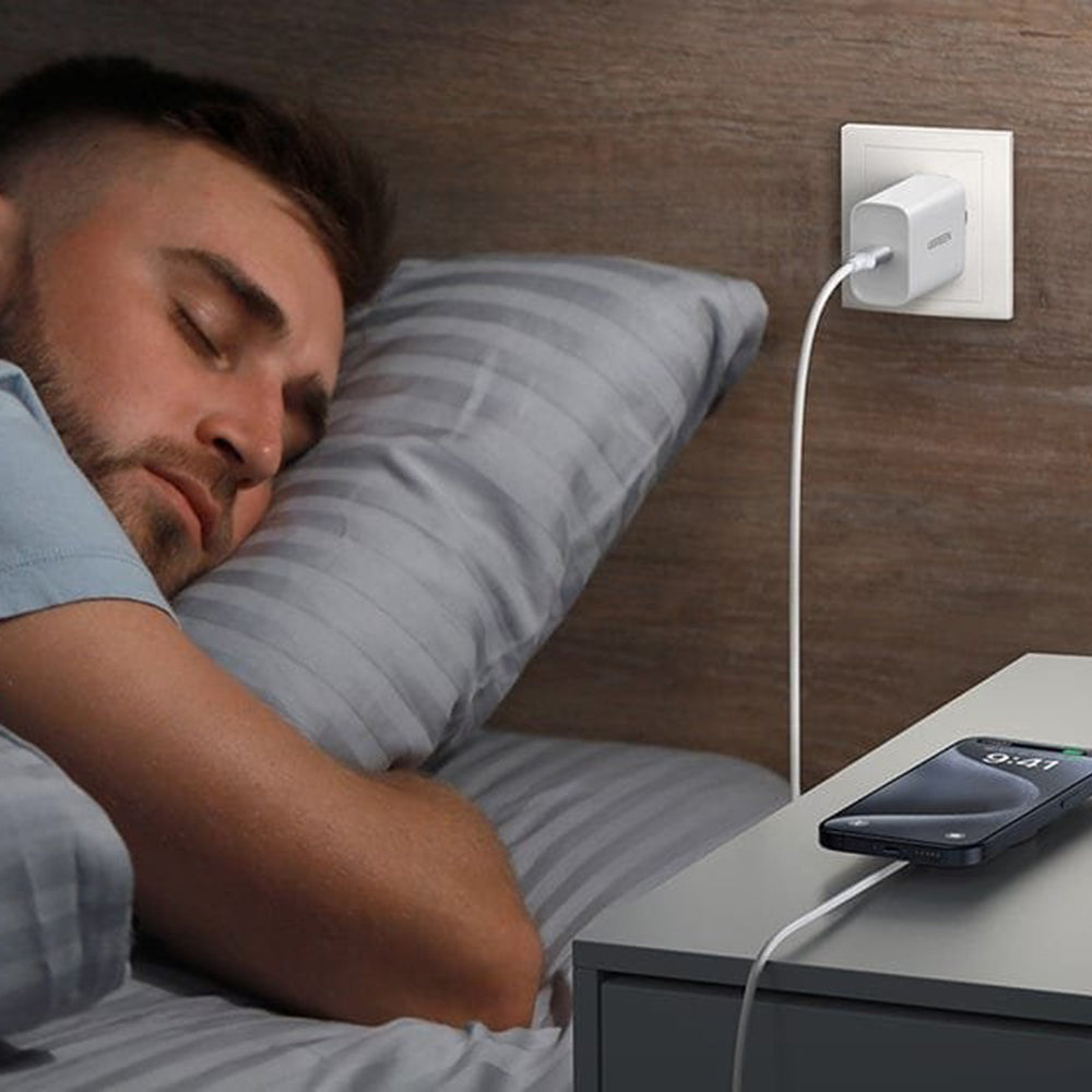 Bezdrôtová sieťová nabíjačka UGREEN W703, 15W, 1.67A, Biela