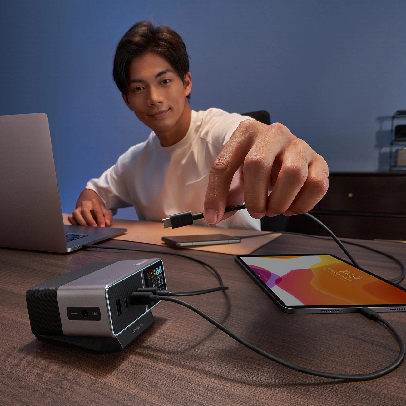 Nabíjačka stanica Cuktech TA3005U, 300W, 1 x DC - 1 x USB-A - 3 x USB-C, sivá